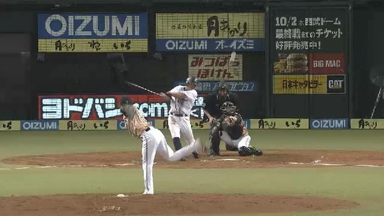 4回裏2脇谷タイムリー (2)