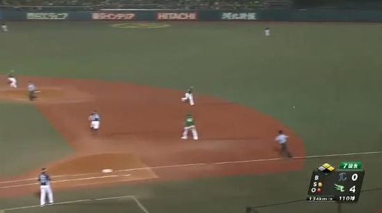 ７回表１秋山ヒット満塁 (2)