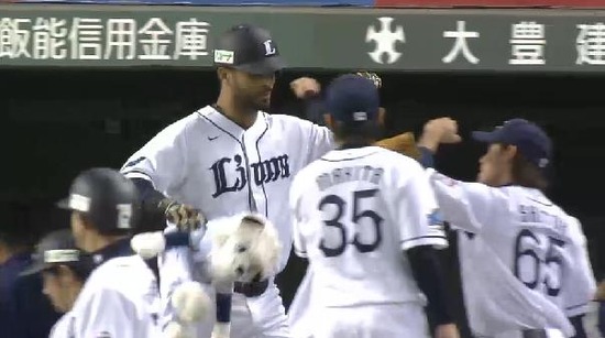 ３回裏１メヒア１発 (3)