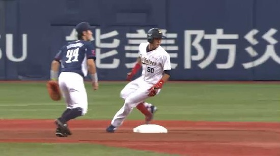１回裏２小田２ベース (2)