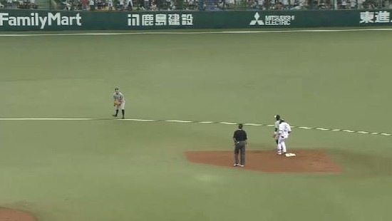 3回裏1先頭金子2ベース (2)