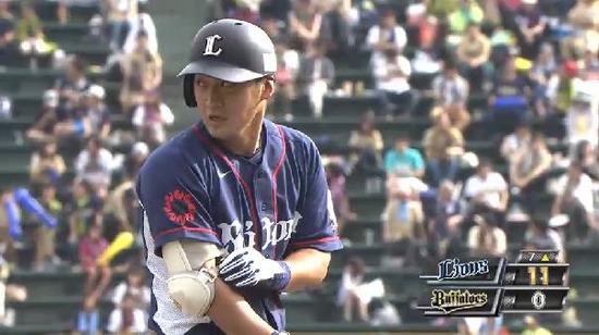 ７回表２永江２点タイムリー３ベース (2)