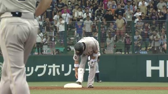 ２回表１併殺金子エラー２塁 (2)