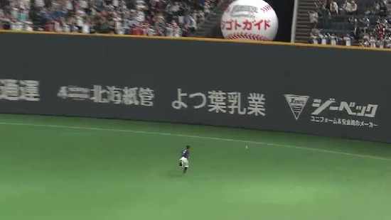 ８回裏４ハーミッダ２点タイムリー３ベース (5)