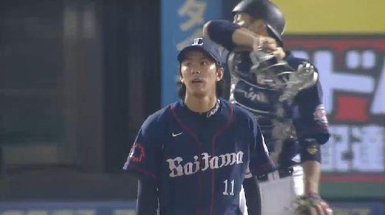 ５回裏１内野安打と岸悪送球１塁２塁 (1)