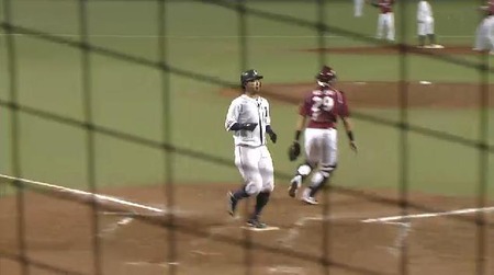 ７回裏２岡田タイムリー２ベース (2)