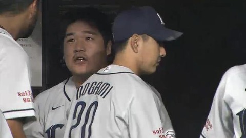 ８回表３中村満塁弾 (4)