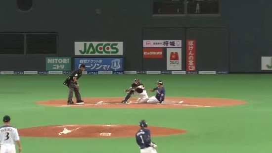 ６回表２栗山タイムリー脇谷負傷 (5)