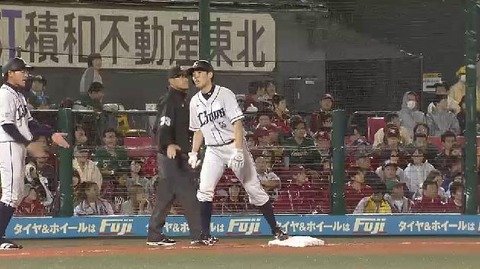 5回表2秋山林崎ヒット1塁3塁 (1)