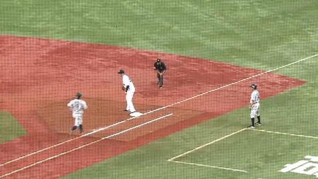 ３回表２渡辺併殺 (2)