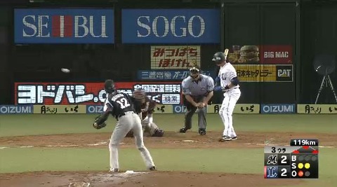 ３回裏４暴投逆転 (2)