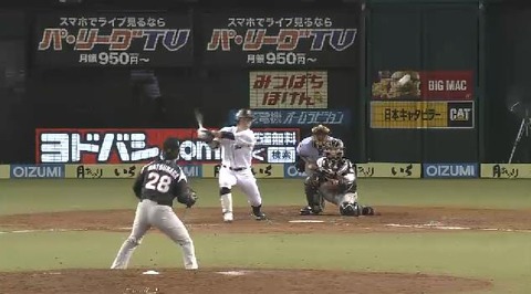 ８回裏３永江２点タイムリー２ベース (3)