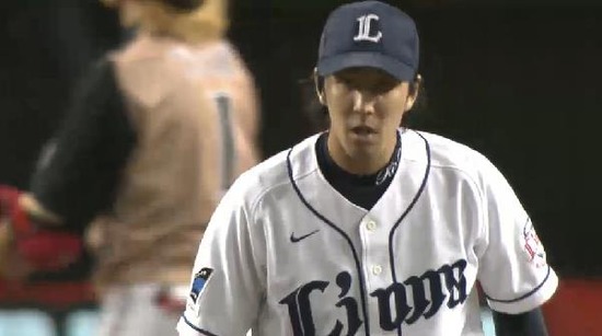 ９回表３陽三振２アウト (2)