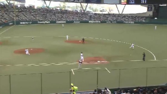 ２回表２清田バスター1点 (3)