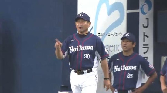 １回表１脇谷ビデオ判定 (1)