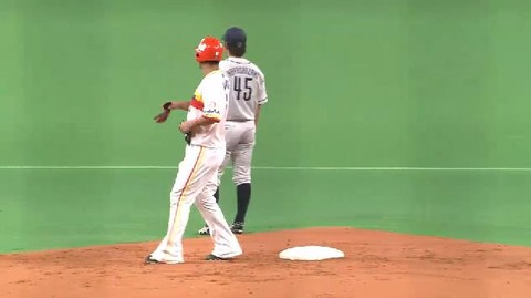 3回裏1中田大谷連続ヒット (1)