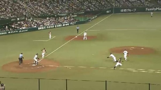 3回表2中島スクイズ成功メヒアFC負傷 (2)