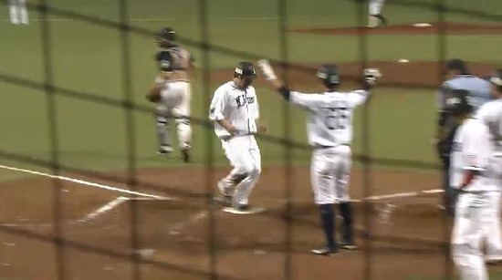 6回裏5栗山走者一掃タイムリー2ベース3点 (1)