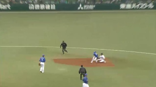 ３回裏２秋山タイムリー石川と交錯 (1)