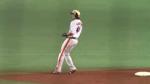 ８回表２ヒット２本１塁２塁 (2)