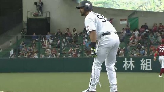 ８回裏４メヒアサードゴロ併殺は免れる (4)