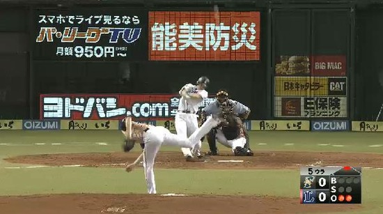 ５回裏２初球差し込まれてセンターフライ (2)