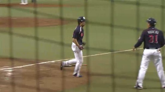 ８回表３川端２点打ち込まれて３点 (3)