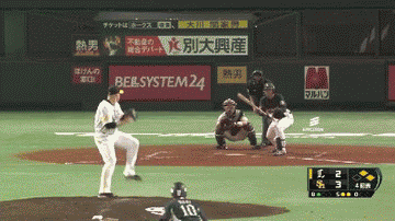 ４回表３炭谷バスター成功満塁 (1)