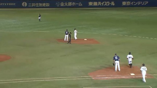 8回裏1フォアボールとヒットノーアウト1塁2塁 (2)