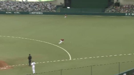 ５回裏１秋山栗山連打１アウト１塁２塁 (4)