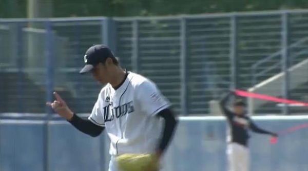 2回表3光成5番をスライダーで連続三振a (3)