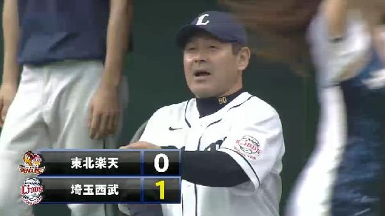 ３回裏１炭谷HRビデオ判定 (4)