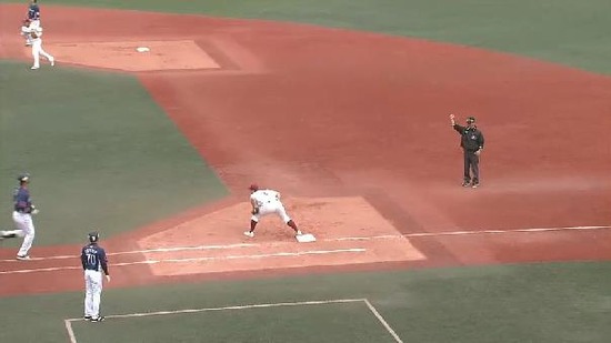 ８回表４メヒア併殺 (3)