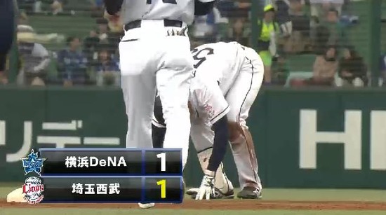 ３回裏２秋山タイムリー石川と交錯 (2)