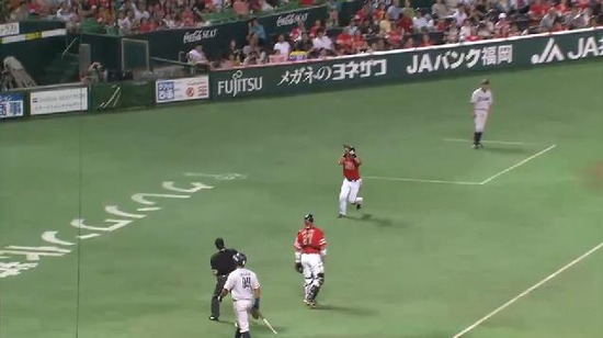 8回表4メヒアサードフライ (1)