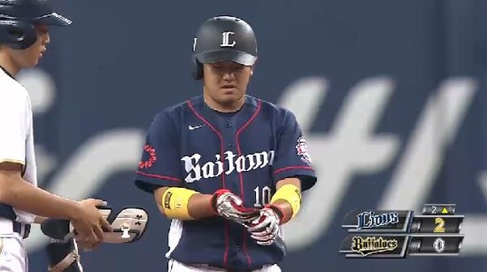 ２回表２森バースデイ２点タイムリー２ベース (4)