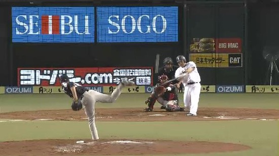 ４回裏１おかわりHR (4)