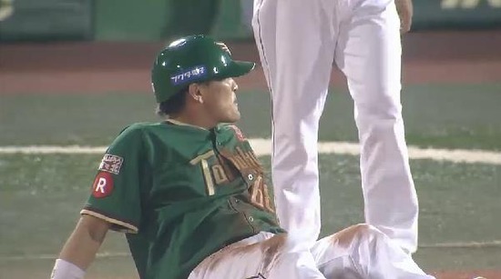 ７回裏６山崎セーフティスクイズ増田ホームアウト (2)