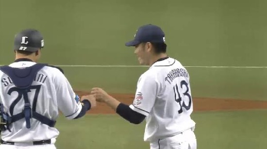 9回表3ブランコライトフライ (3)