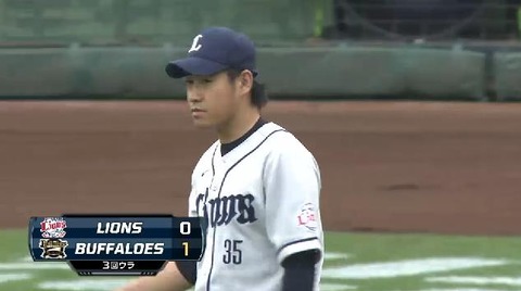 ３回裏２岡田犠牲フライ (2)