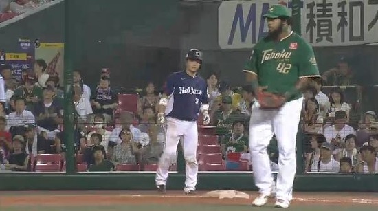 ６回表２岡田バスター１塁２塁ノーアウト (2)