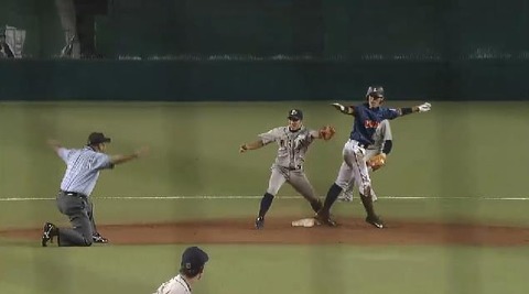 １０回裏２斉藤盗塁 (2)