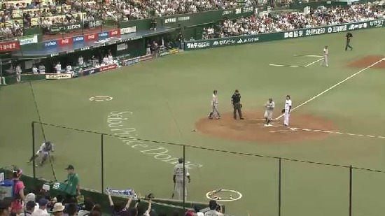 ５回表５２アウト満塁暴投 (2)