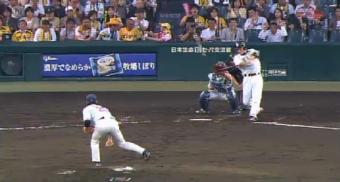 ４回表２新井兄タイムリーヒット (1)