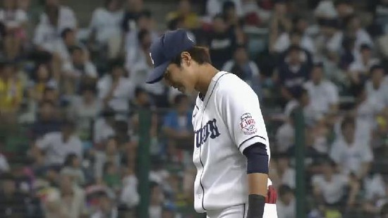 ８回表２金子エラー (2)