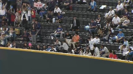 １回裏１陽HR (1)