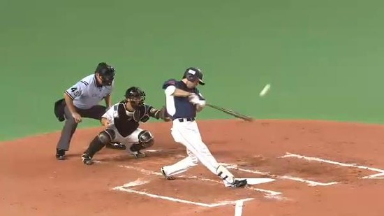 ３回表２秋山２ラン (4)