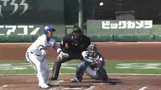 ２回裏３原ヒット２アウト１塁２塁 (2)