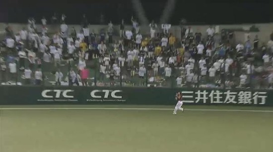 6回裏4栗山犠牲フライ (2)