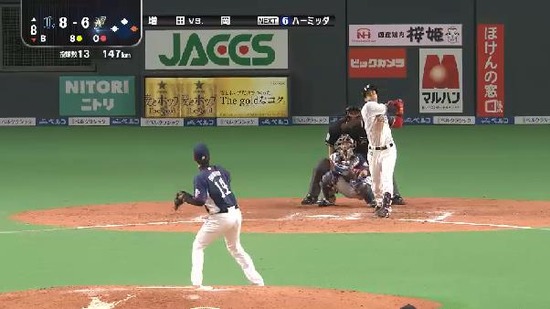 ８回裏２秋山深追い後逸２塁３塁 (2)